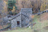 20101104_095341 Rustici sul sentiero per Quarantapani.jpg